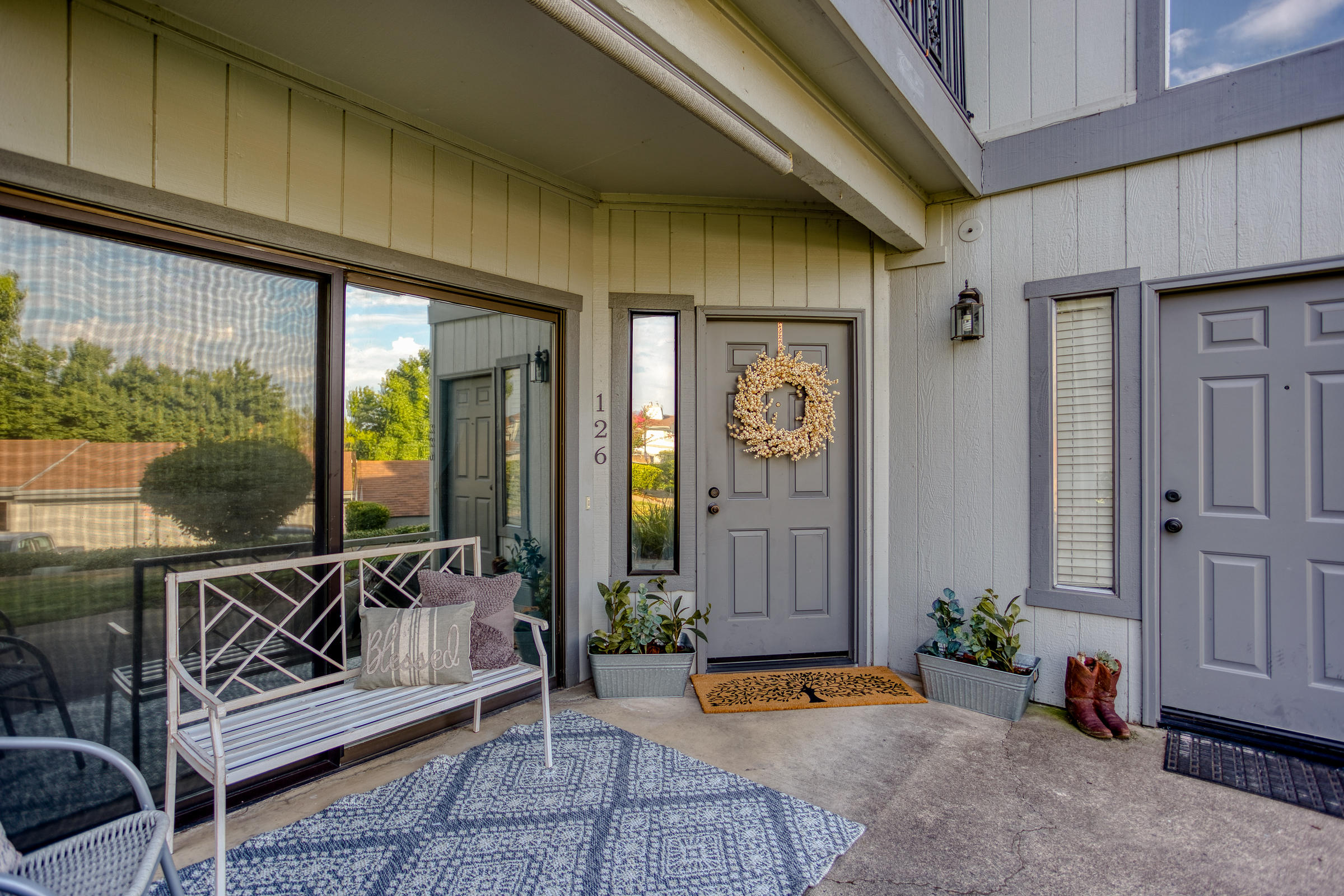 410 Ridgecrest Trail, Unit 126 Redding, CA 96003 - Photo 37 of 50 Front Porch
