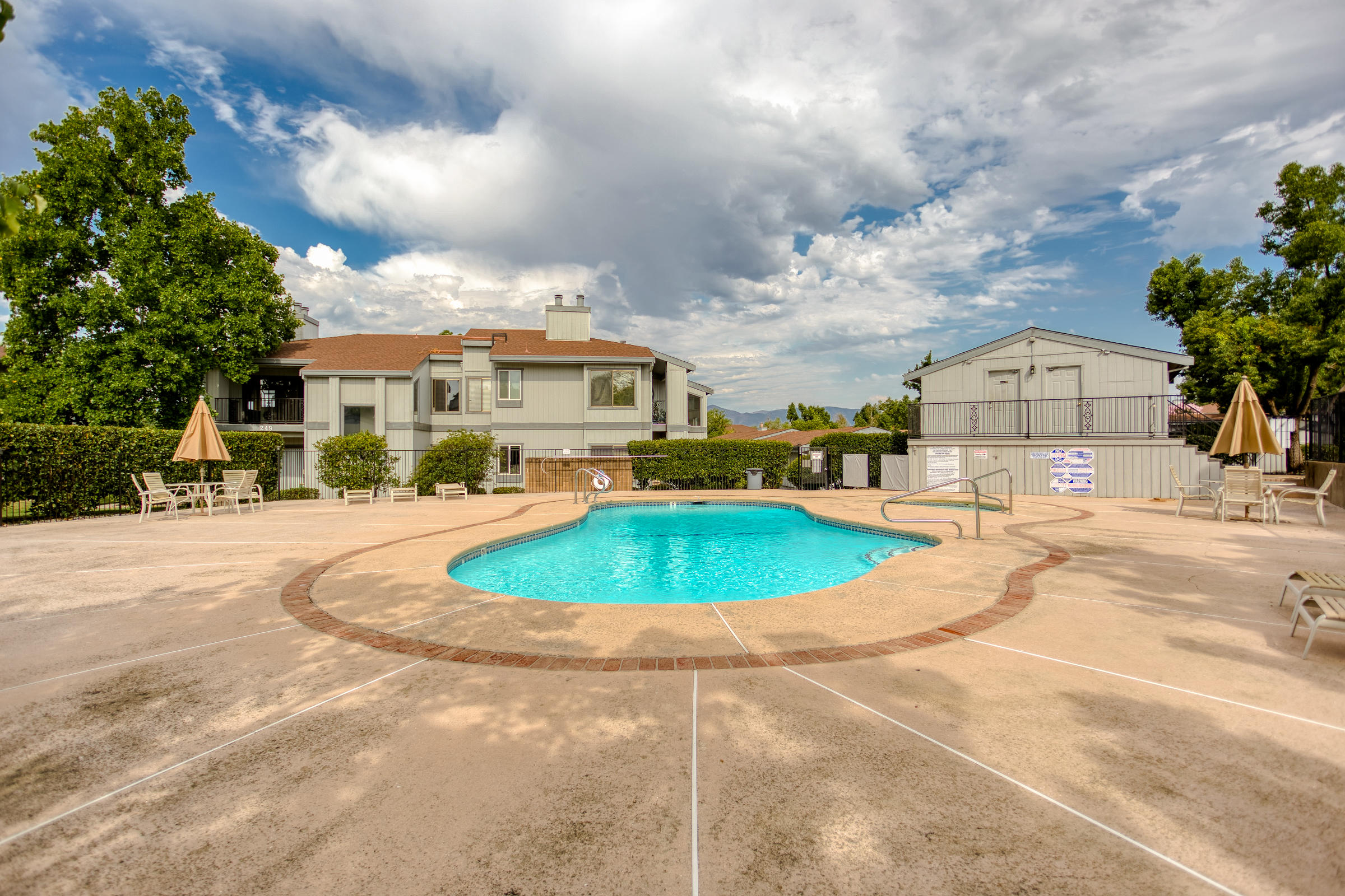 410 Ridgecrest Trail, Unit 126 Redding, CA 96003 - Photo 45 of 50 Pool & Hot Tub