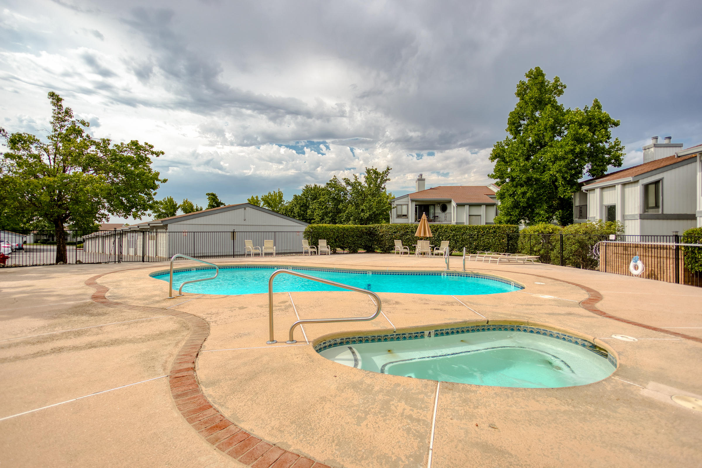 410 Ridgecrest Trail, Unit 126 Redding, CA 96003 - Photo 46 of 50 Pool & Hot Tub