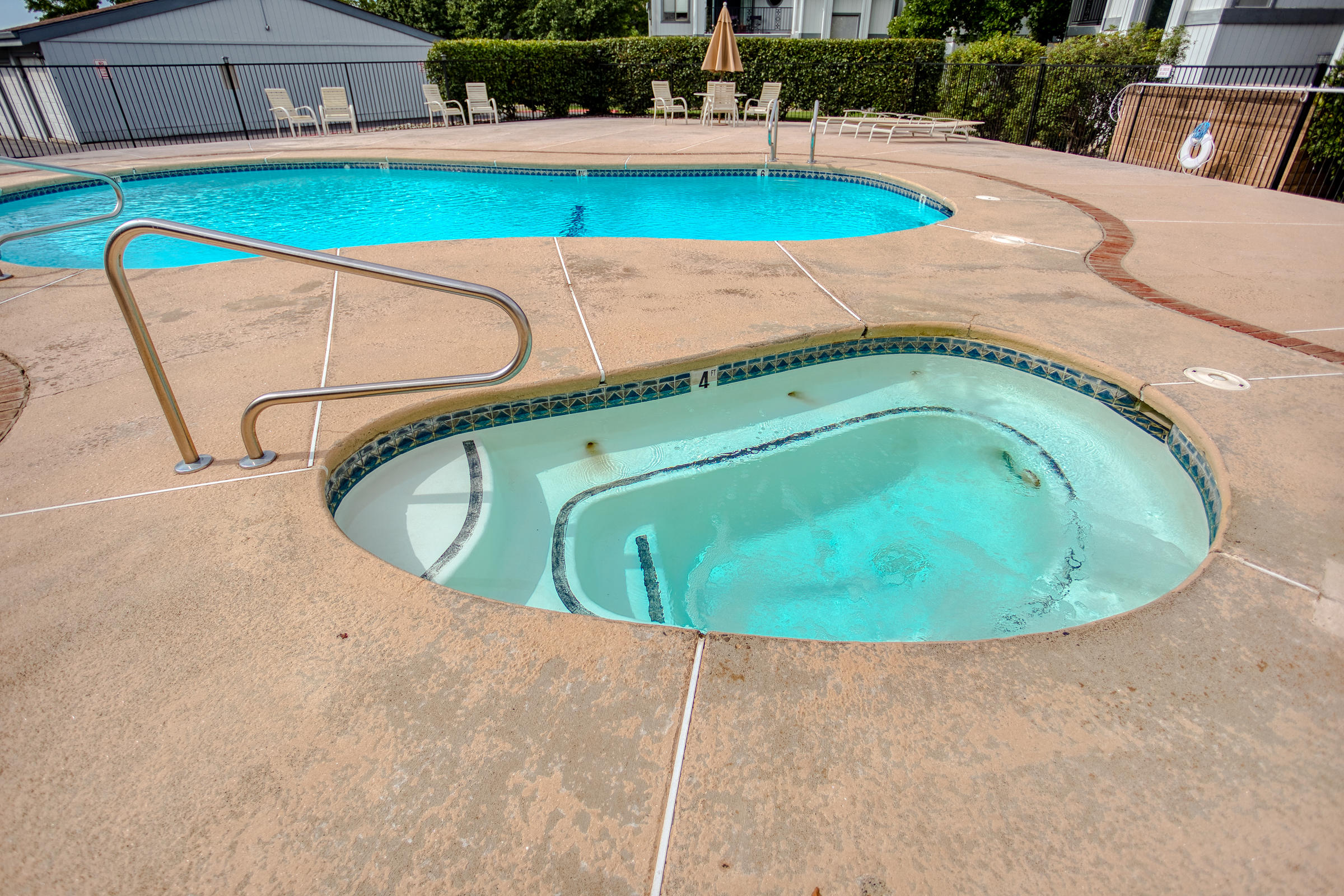 410 Ridgecrest Trail, Unit 126 Redding, CA 96003 - Photo 47 of 50 Pool & Hot Tub