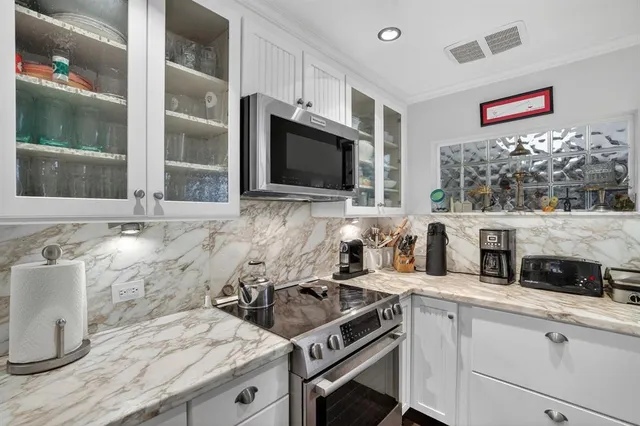 $8,500 | 210 Washingtonia Avenue, Lauderdale-by-the-Sea, FL 33308