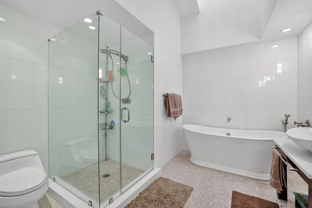 $8,500 | 210 Washingtonia Avenue, Lauderdale-by-the-Sea, FL 33308