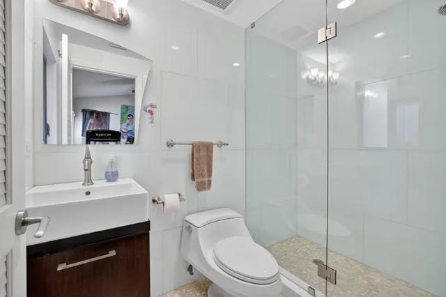 $8,500 | 210 Washingtonia Avenue, Lauderdale-by-the-Sea, FL 33308