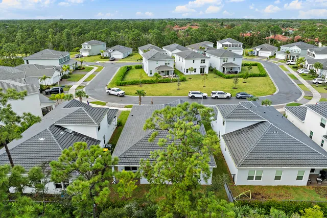 $695,000 | 200 Southwest Pomeroy Street, Stuart, FL 34997