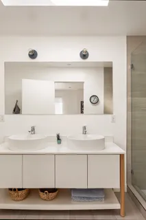 $1,100,000 | 860 1/2 South Wilton Place, Los Angeles, CA 90005