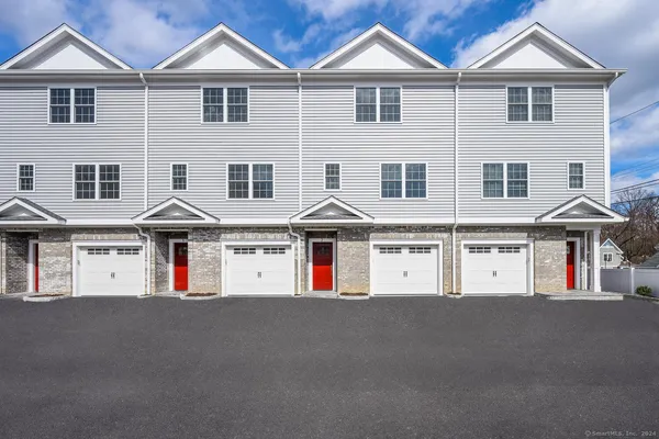 $3,700 | 2 Beacon Square, Unit 3, Fairfield, CT 06825