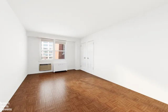 $969,000 | 2 Charlton Street, Unit 11B | Hudson Square