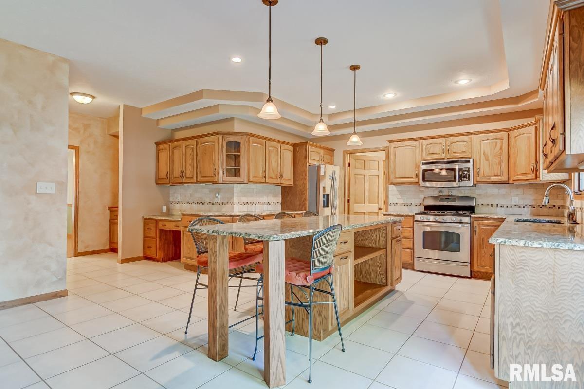 6409 Willow Springs Road Springfield, IL 62712 - Photo 13 of 46