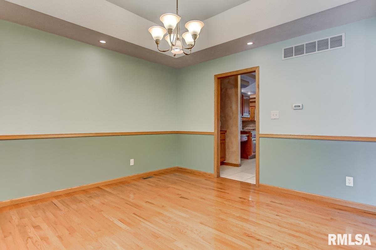 6409 Willow Springs Road Springfield, IL 62712 - Photo 15 of 46