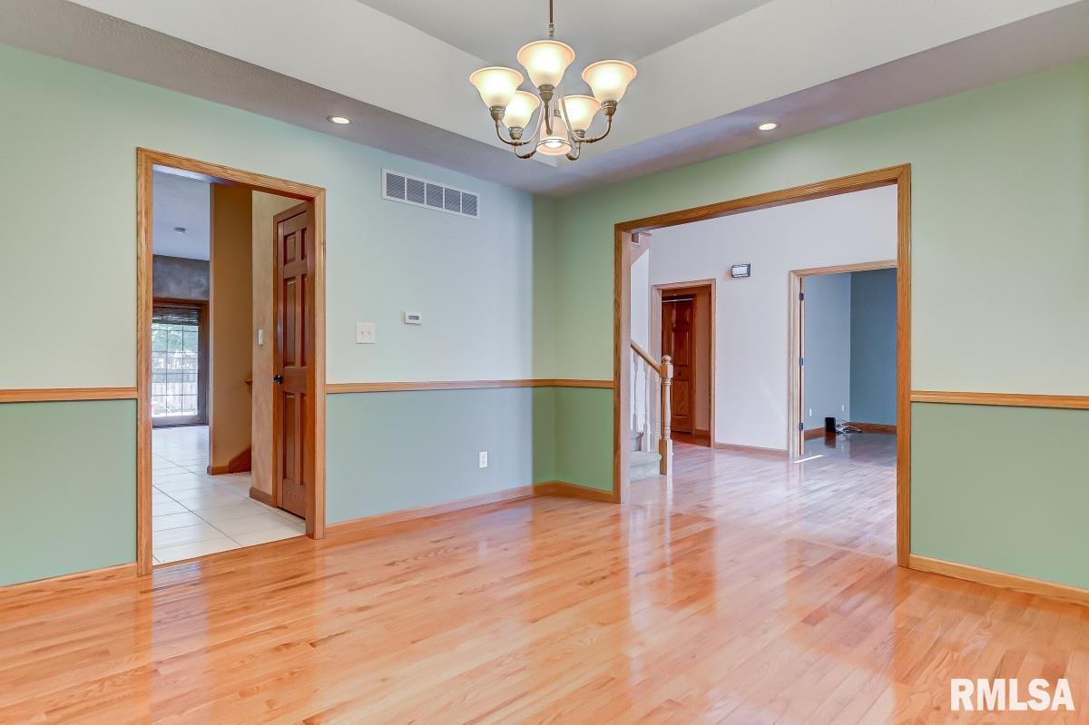 6409 Willow Springs Road Springfield, IL 62712 - Photo 17 of 46