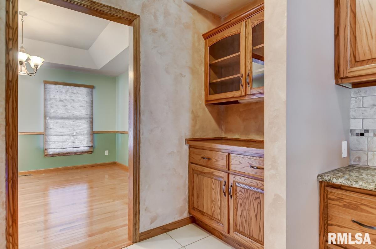 6409 Willow Springs Road Springfield, IL 62712 - Photo 18 of 46