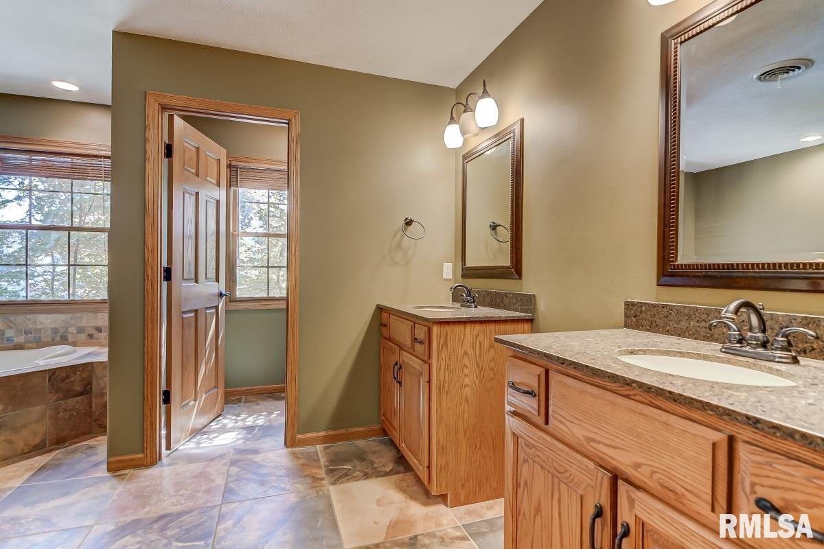 6409 Willow Springs Road Springfield, IL 62712 - Photo 25 of 46