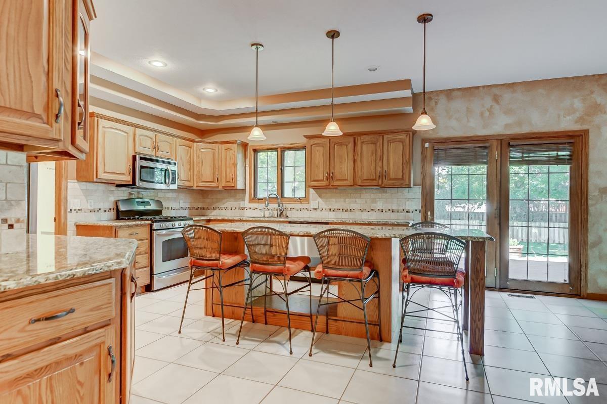 6409 Willow Springs Road Springfield, IL 62712 - Photo 9 of 46