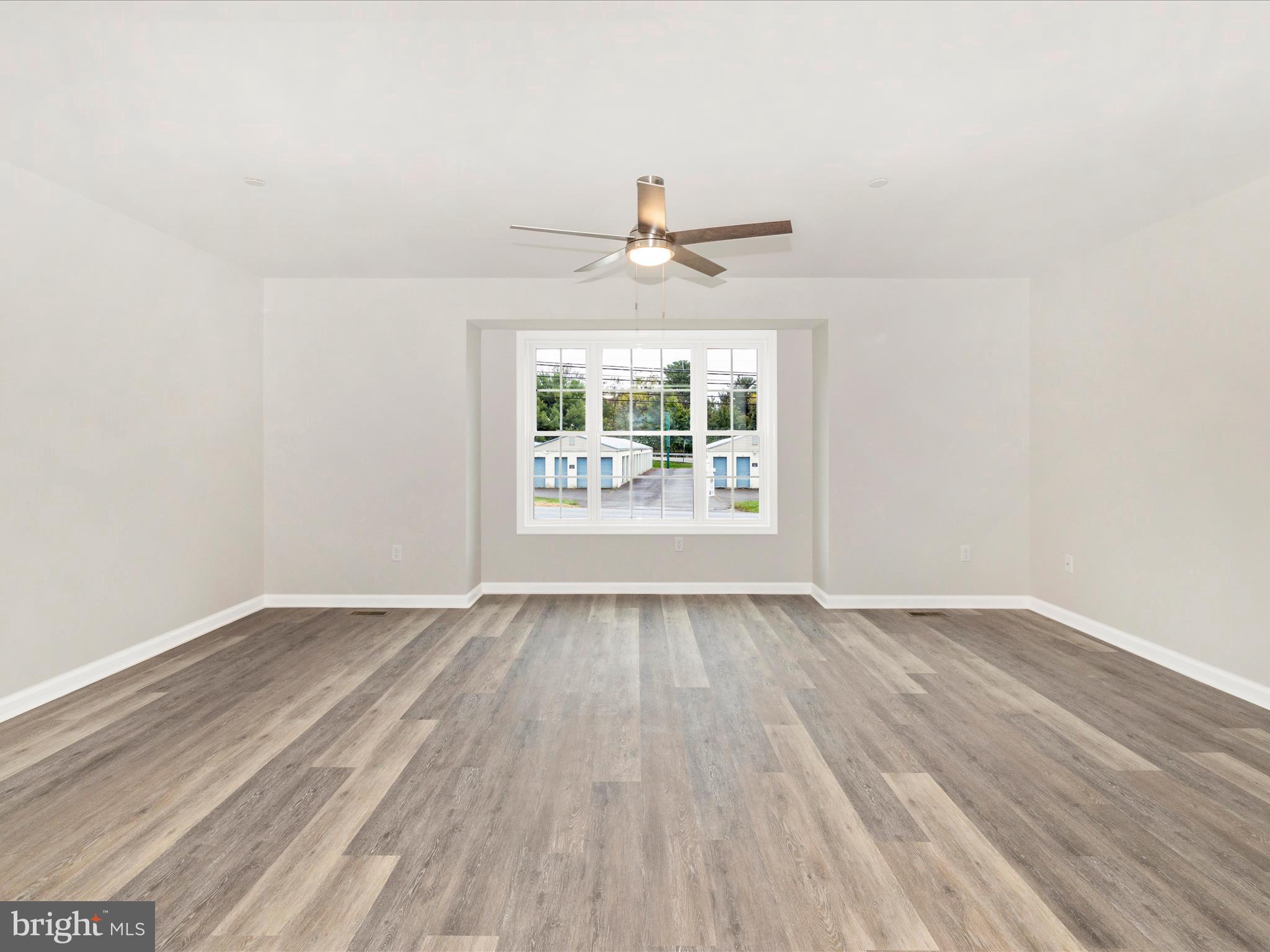 22420 Old Georgetown Road Smithsburg, MD 21783 - Photo 5 of 47 Living Room