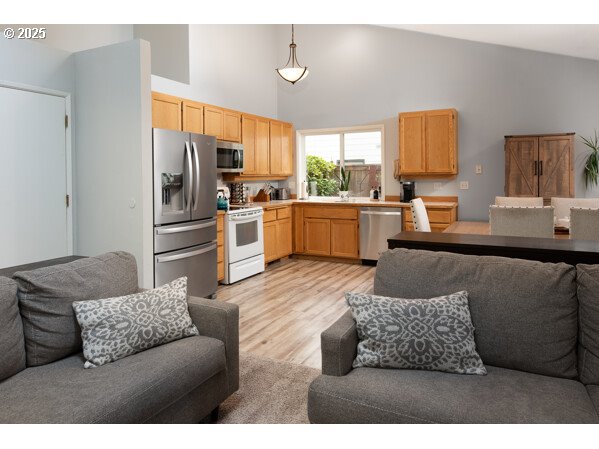 1230 Risden Place Eugene, OR 97404 - Photo 12 of 33 Gallery Image 12