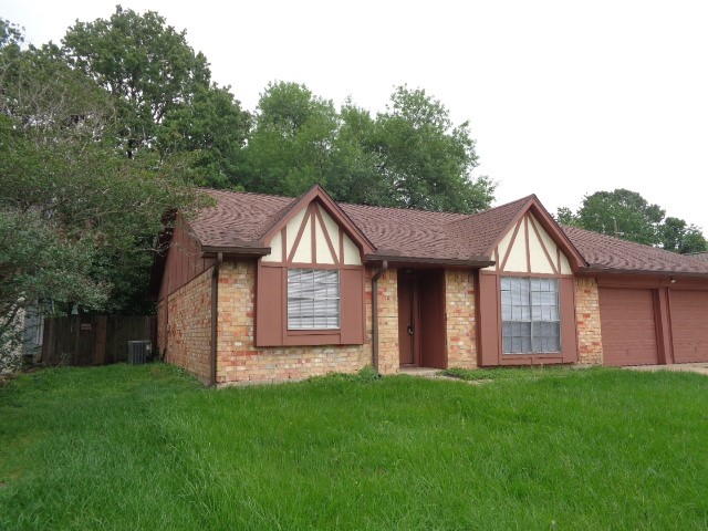 9530 Magnolia Ridge Drive Houston, TX 77070 - Photo 2 of 20 a view of front of house with a yard