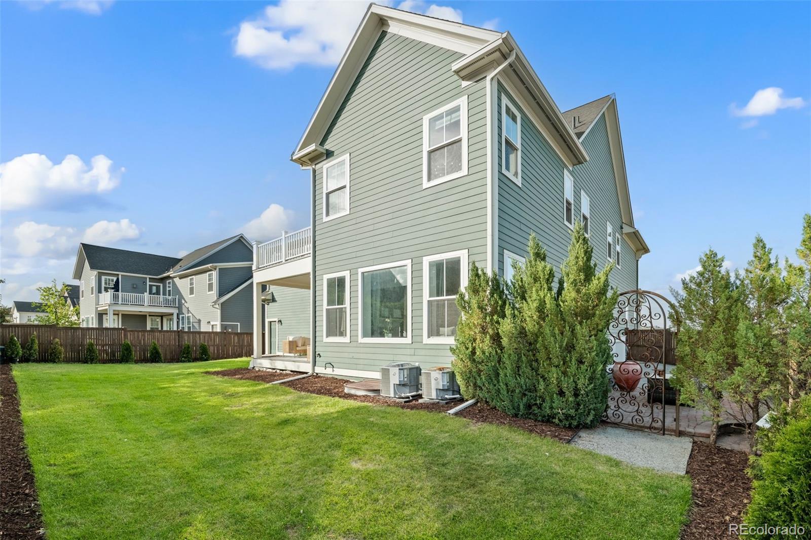 6003 Chester Way Denver, CO 80238 - Photo 35 of 43 a front view of house with yard