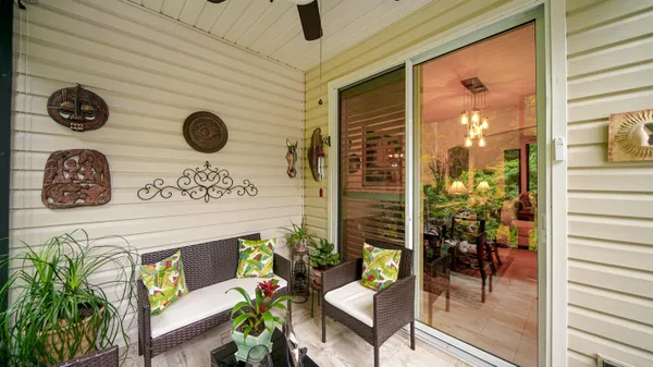 a view of entryway with a potted plant