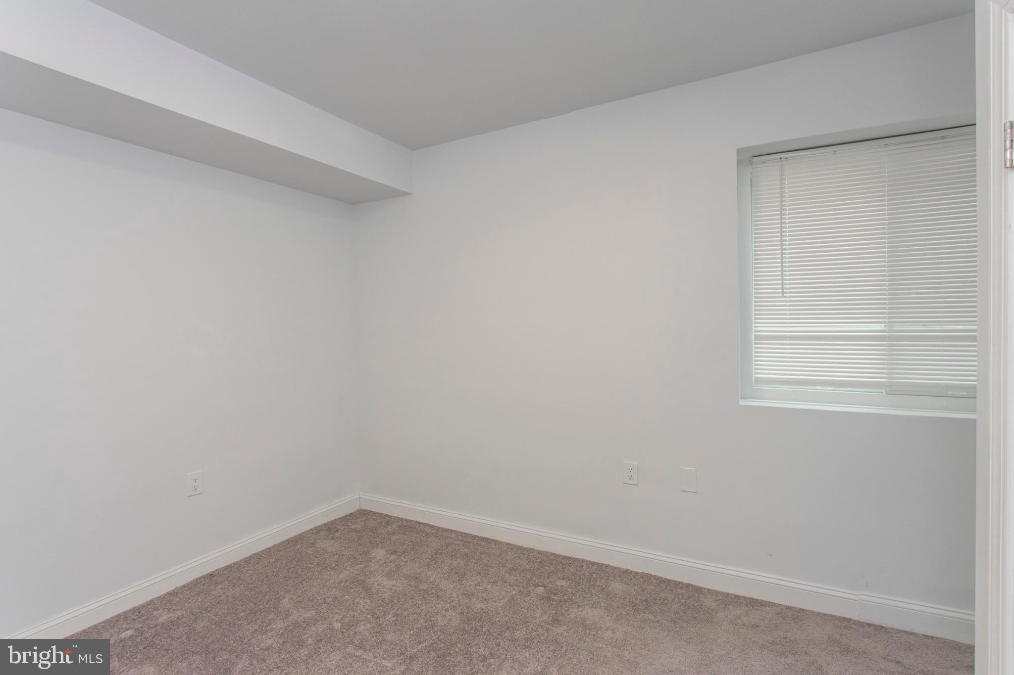 1629 Wallace Street, Unit 1R Philadelphia, PA 19130 - Photo 21 of 22 a room that has a window in it