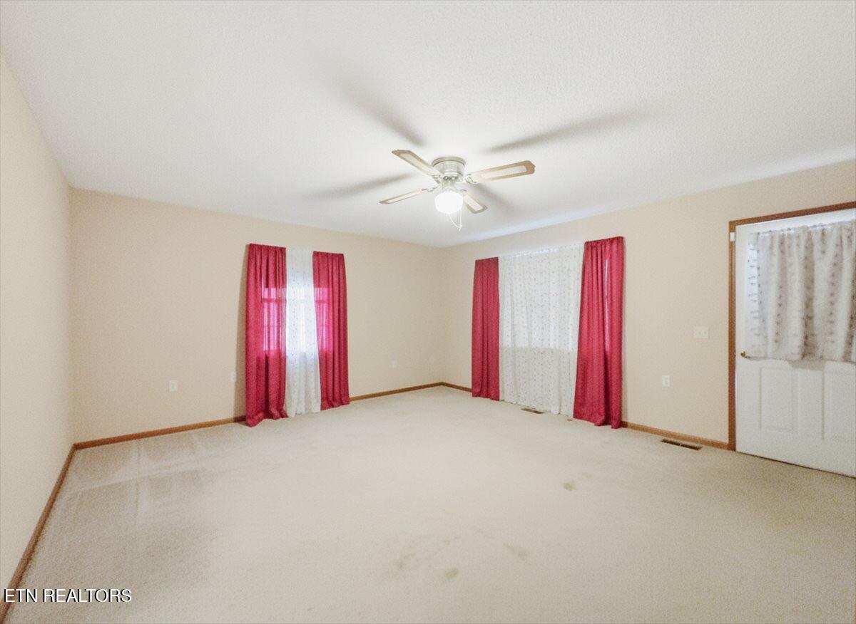 563 Washington Avenue Harrogate, TN 37752 - Photo 14 of 35 27-furniture_removal_f180a7 (2)