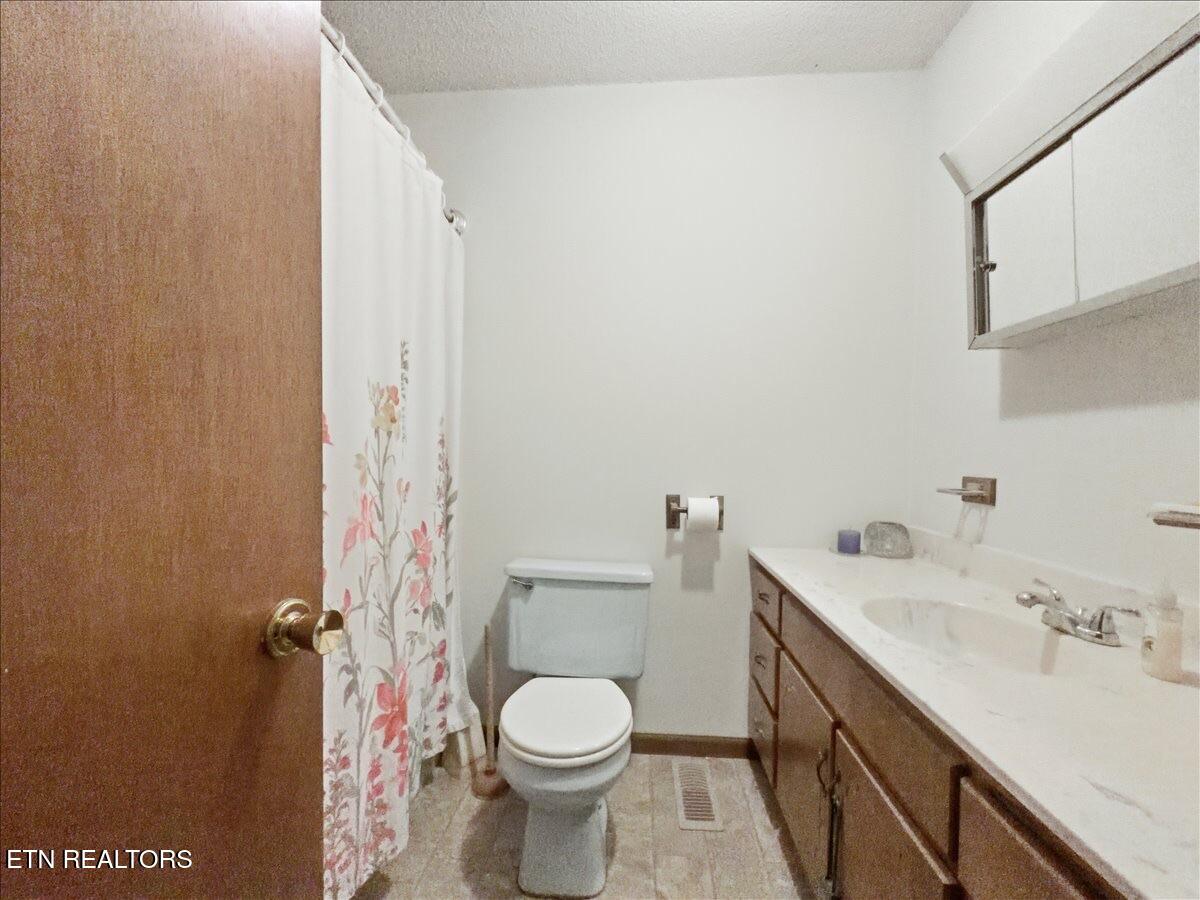 563 Washington Avenue Harrogate, TN 37752 - Photo 18 of 35 01-563_Washington_ave_013