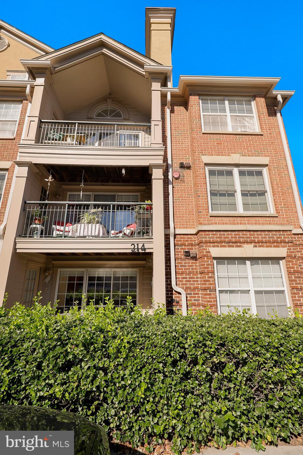 214 Ridgepoint Place, Unit 12 Gaithersburg, MD 20878 - Photo 2 of 40 Gallery Image 2