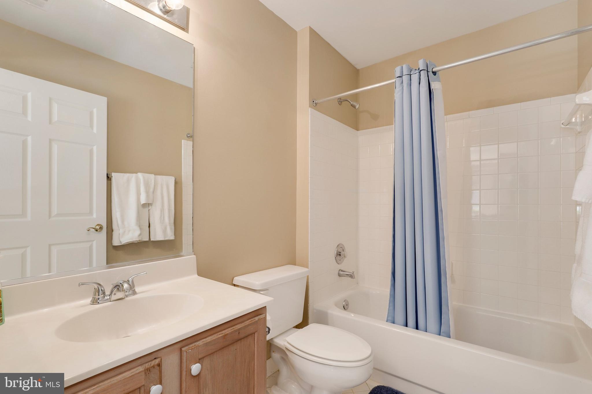 214 Ridgepoint Place, Unit 12 Gaithersburg, MD 20878 - Photo 15 of 40 Gallery Image 15