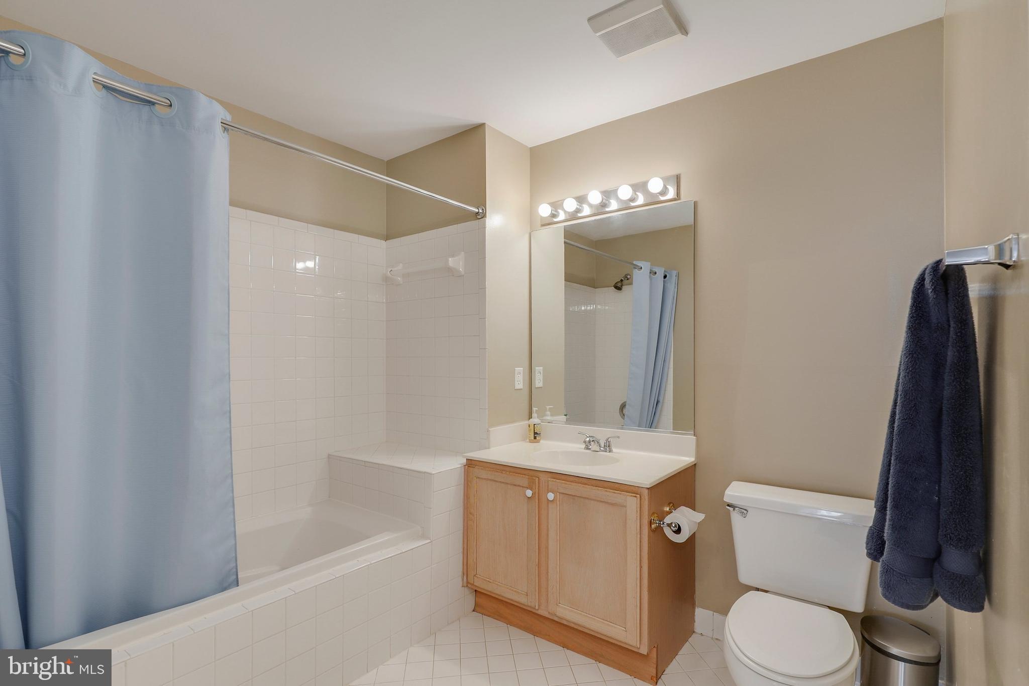 214 Ridgepoint Place, Unit 12 Gaithersburg, MD 20878 - Photo 19 of 40 Gallery Image 19