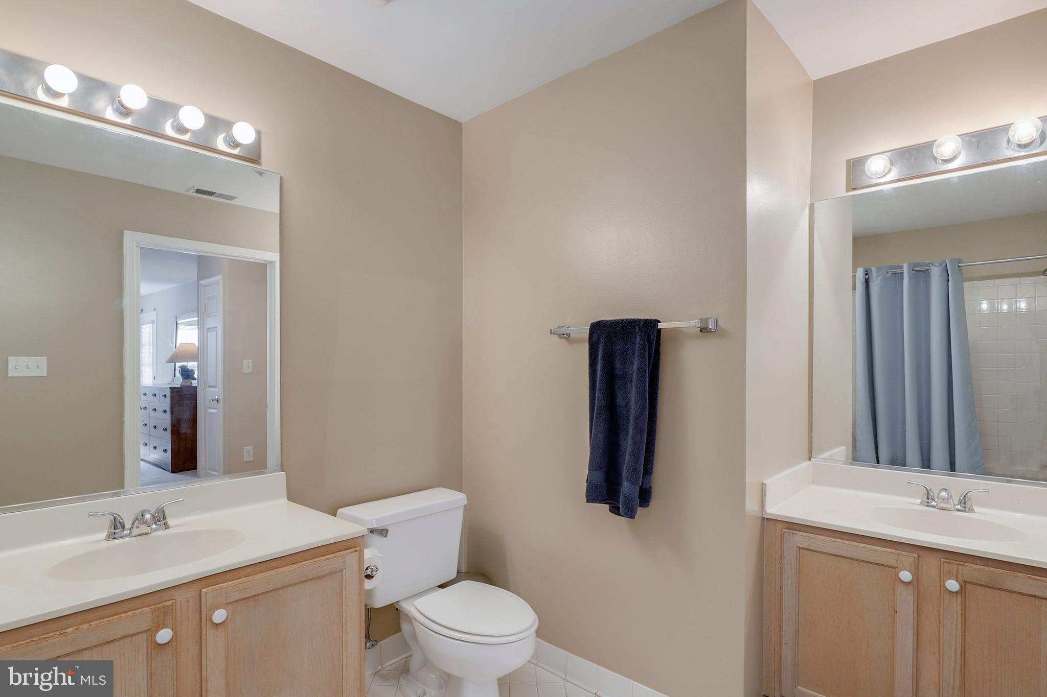 214 Ridgepoint Place, Unit 12 Gaithersburg, MD 20878 - Photo 20 of 40 Gallery Image 20