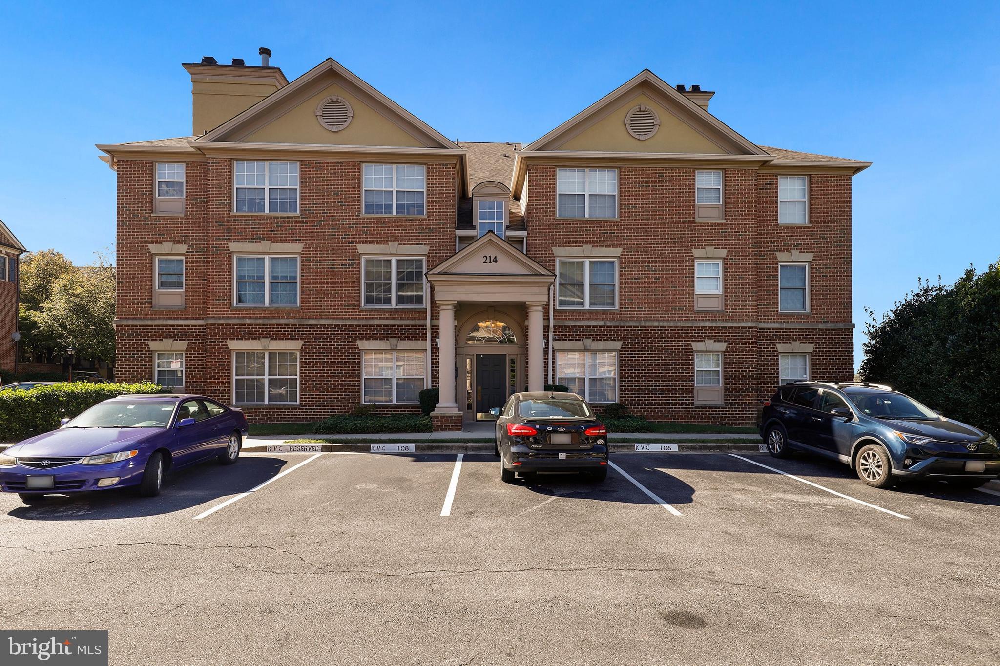 214 Ridgepoint Place, Unit 12 Gaithersburg, MD 20878 - Photo 3 of 40 Gallery Image 3