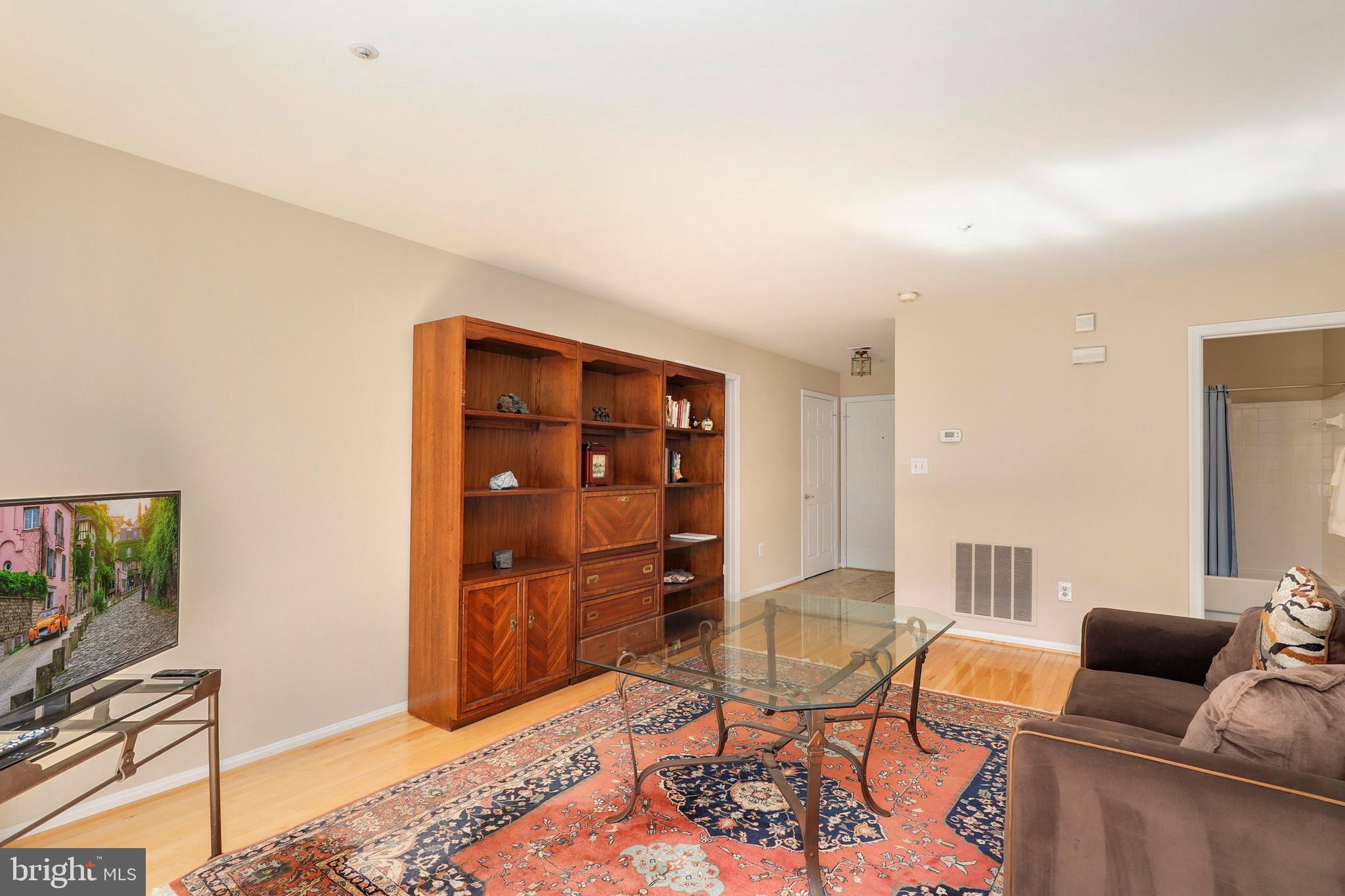 214 Ridgepoint Place, Unit 12 Gaithersburg, MD 20878 - Photo 5 of 40 Gallery Image 5
