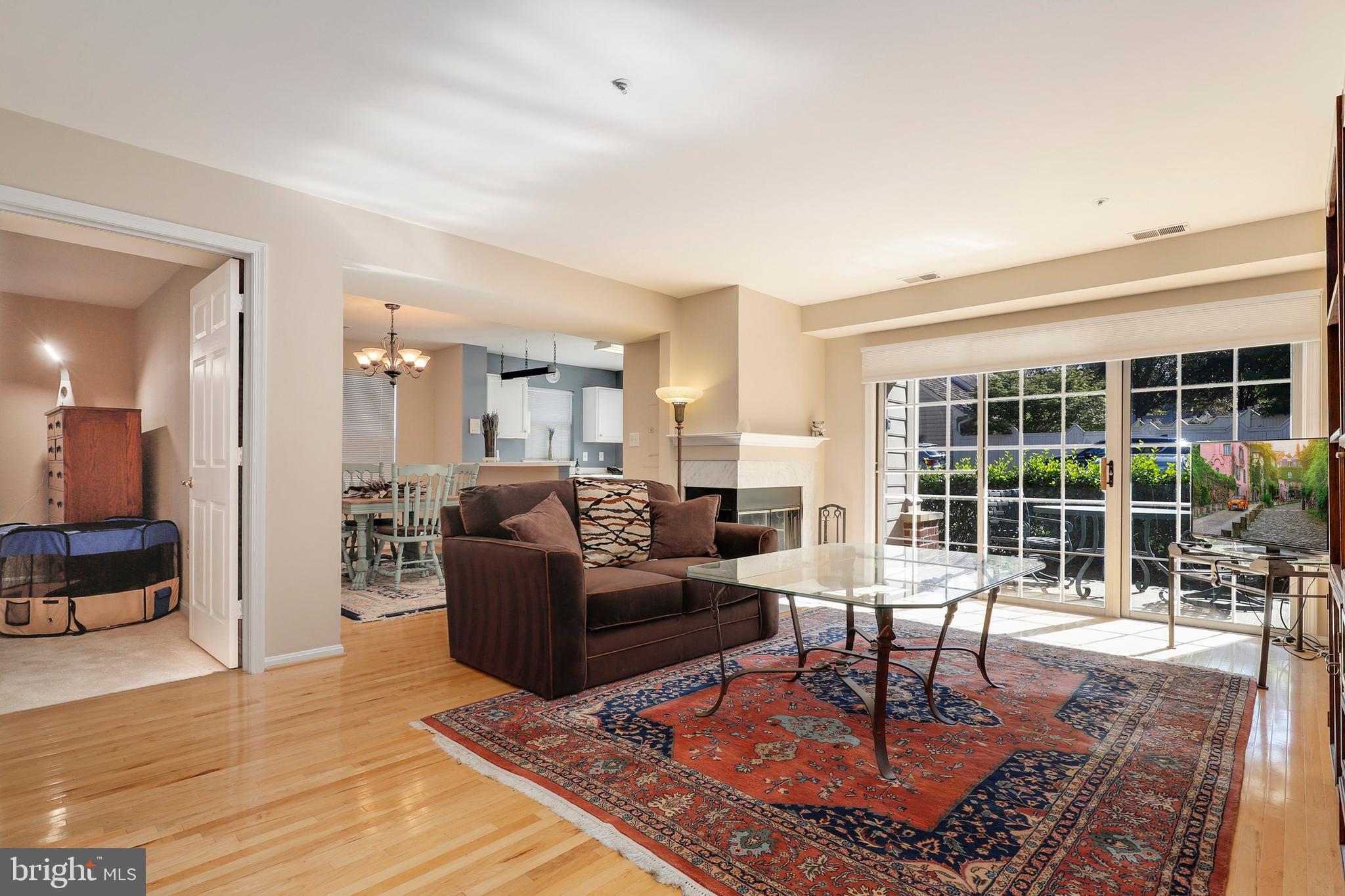 214 Ridgepoint Place, Unit 12 Gaithersburg, MD 20878 - Photo 6 of 40 Gallery Image 6