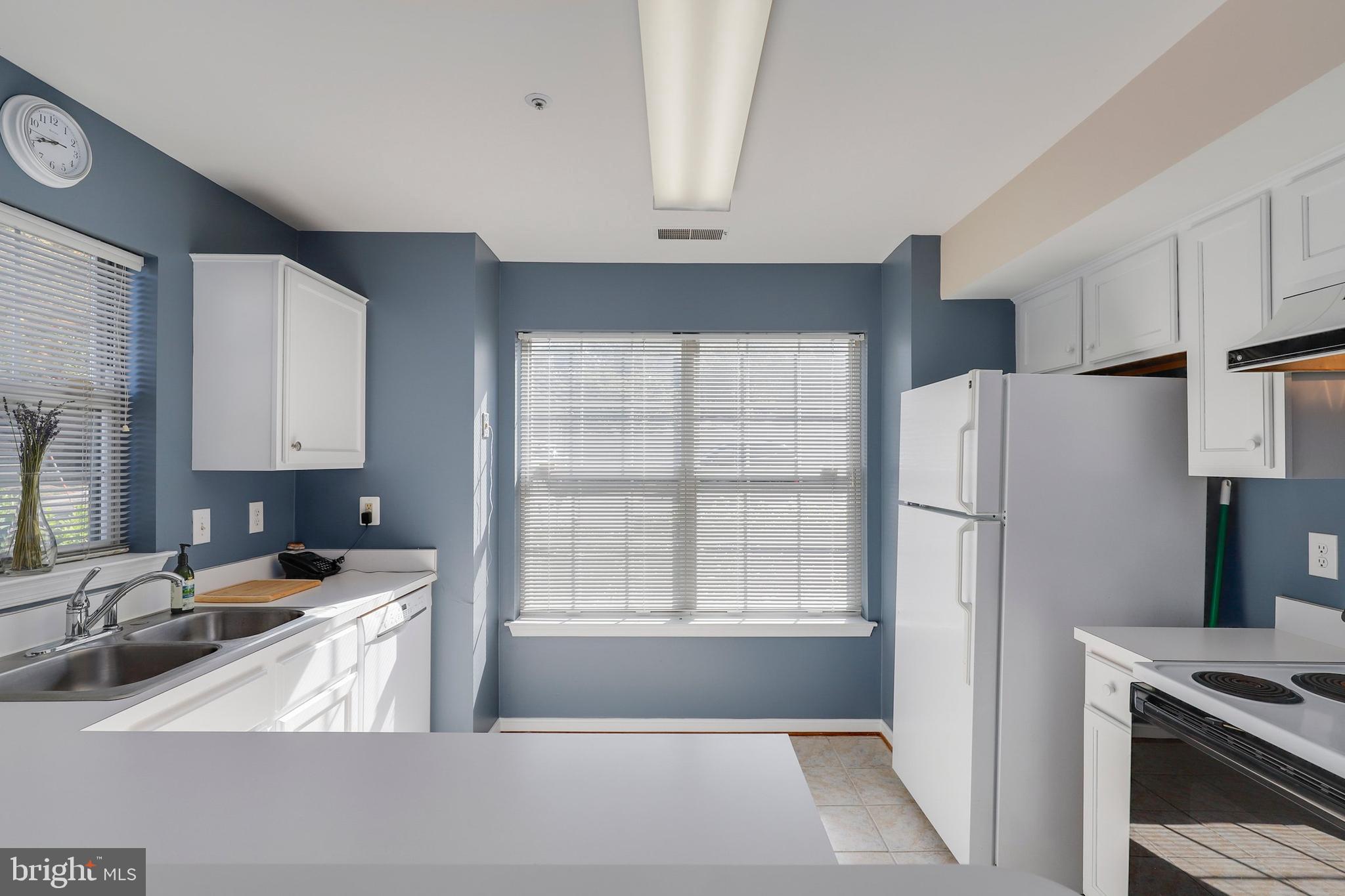 214 Ridgepoint Place, Unit 12 Gaithersburg, MD 20878 - Photo 10 of 40 Gallery Image 10