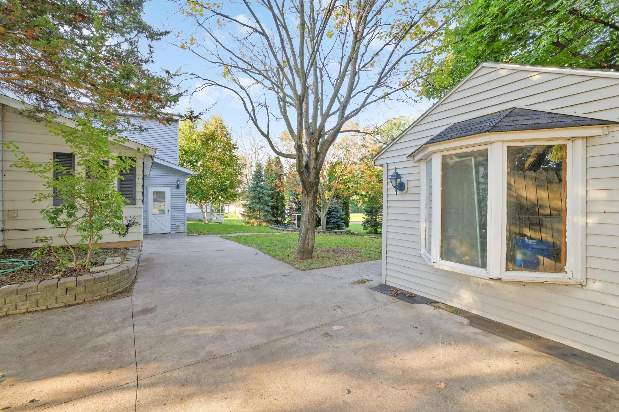412 Prairie Avenue Southwest Faribault, MN 55021 - Photo 4 of 43