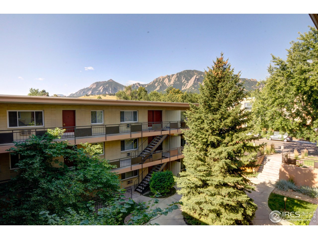 Exterior View - 830 20th #304