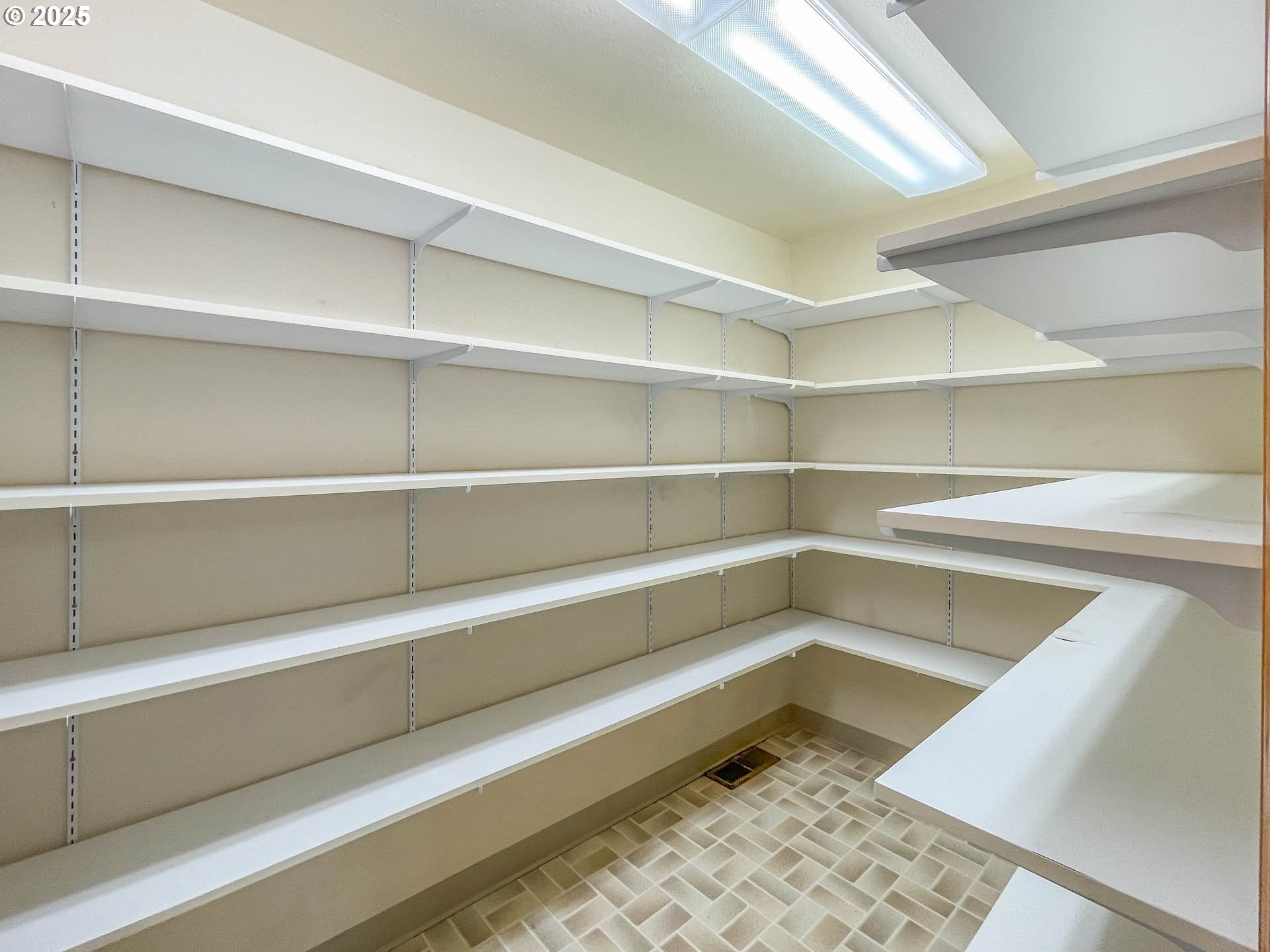 1474 Curry Road Roseburg, OR 97471 - Photo 11 of 48 Pantry