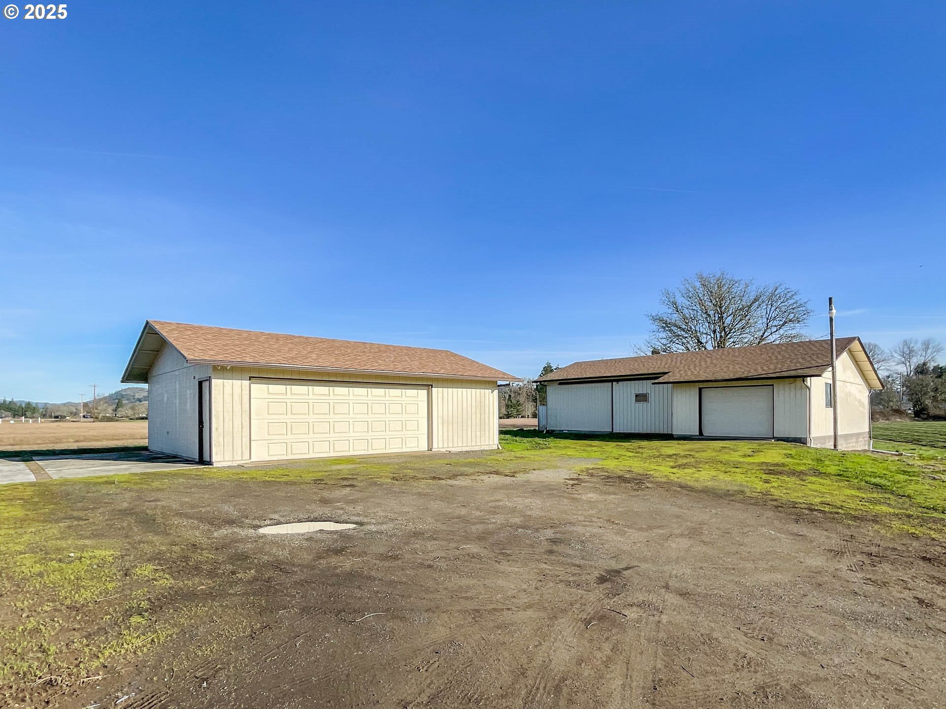 1474 Curry Road Roseburg, OR 97471 - Photo 30 of 48 Garage