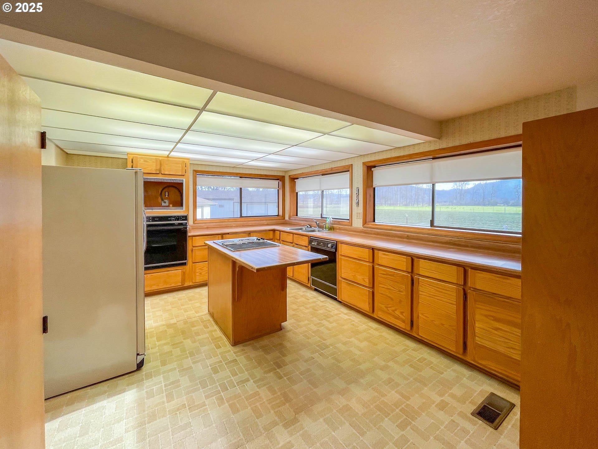 1474 Curry Road Roseburg, OR 97471 - Photo 8 of 48 Kitchen