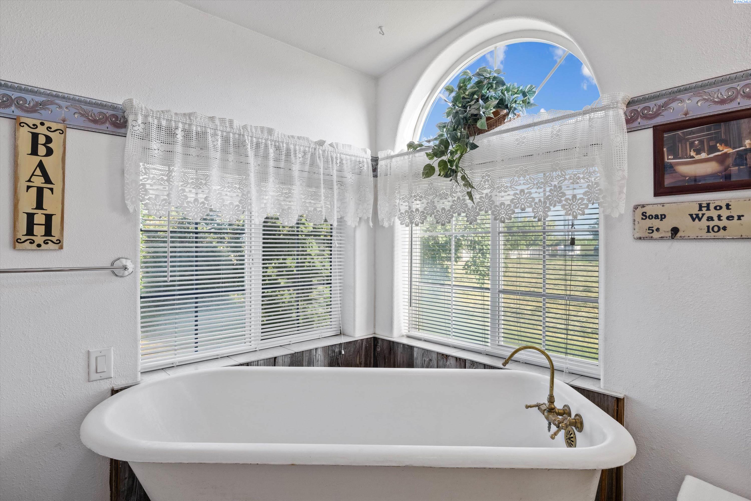 18401 South Griffin Road Prosser, WA 99350 - Photo 19 of 35 Gallery Image 19