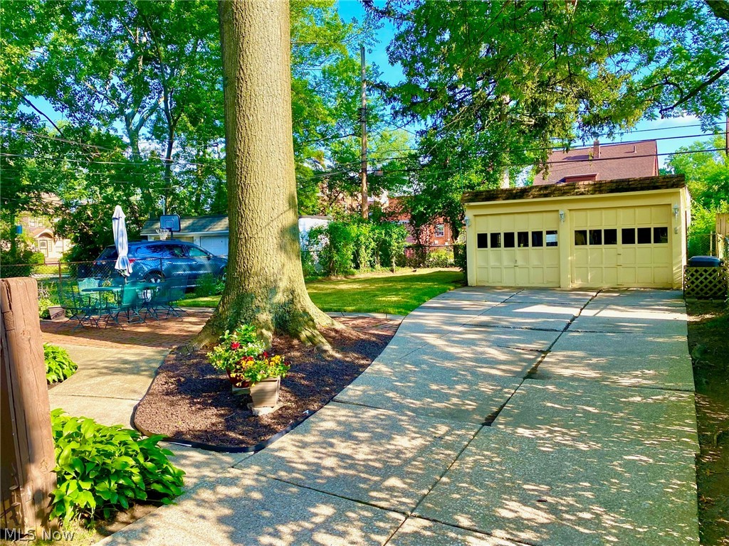 3626 Cedarbrook Road Cleveland, OH 44118 - Photo 3 of 35