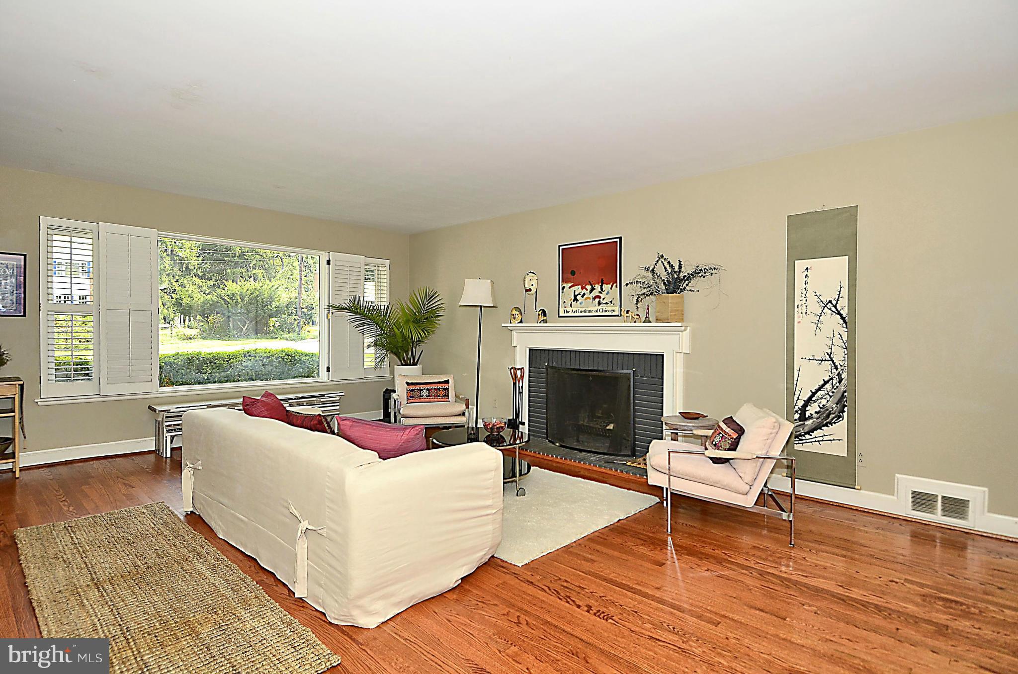 9314 Greyrock Road Silver Spring, MD 20910 - Photo 2 of 28 Living Room