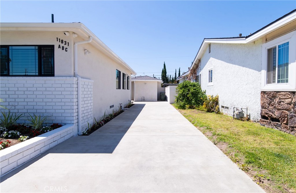 11831 Pomering Road, Unit B Downey, CA 90241 - Photo 16 of 19