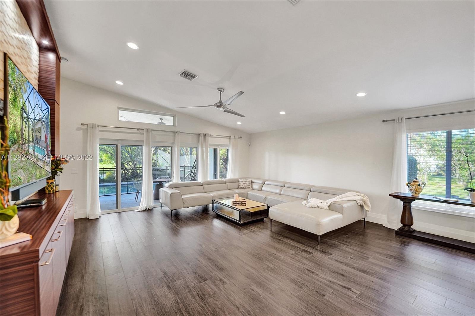 10150 Camelback Lane Boca Raton, FL 33498 - Photo 3 of 67 Gallery Image 3