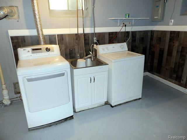 15529 Champaign Road Allen Park, MI 48101 - Photo 38 of 40 LAUNDRY AREA W/NEW (2020) W+D STAY!