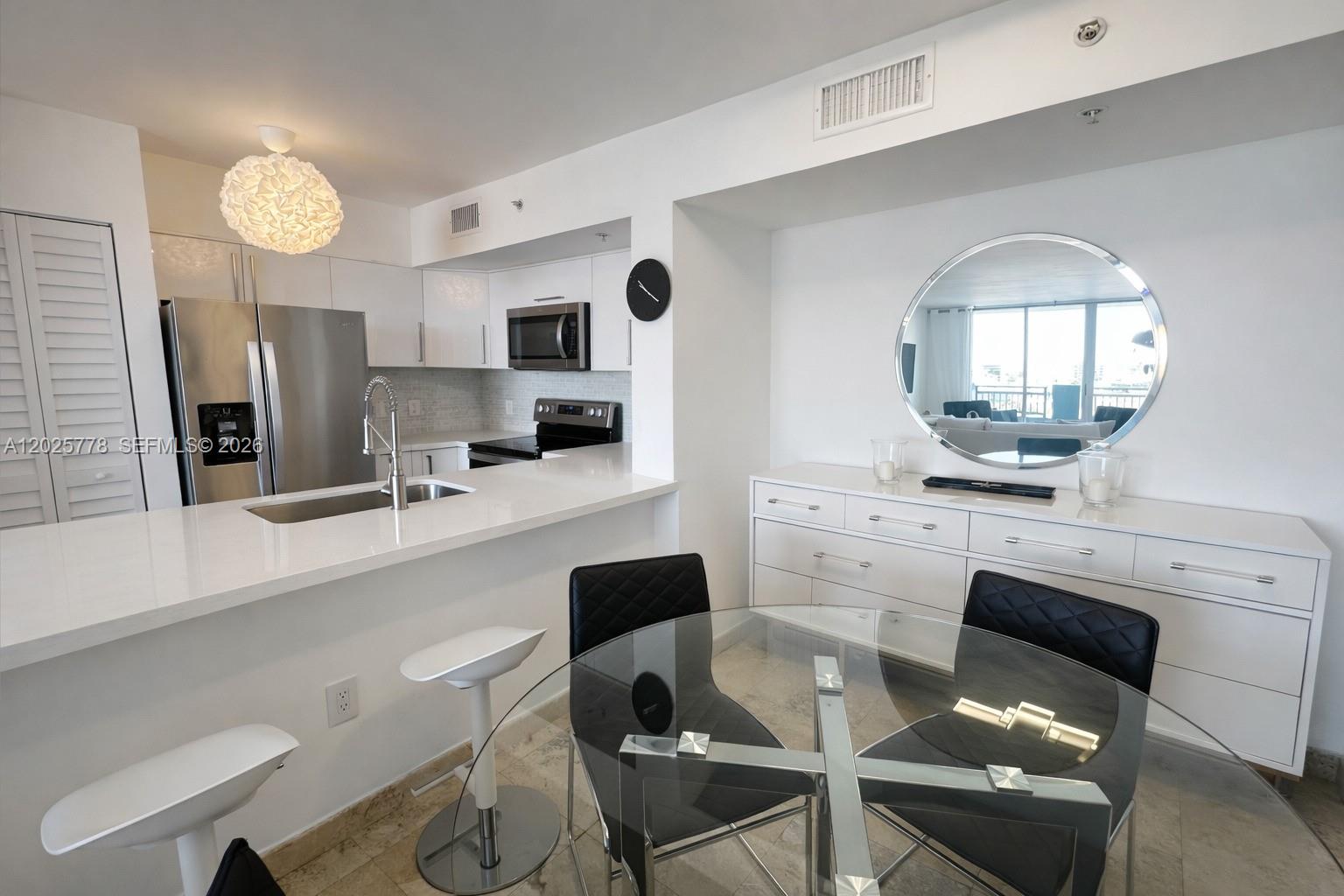 90 Alton Road, Unit 1009 Miami Beach, FL 33139 - Photo 5 of 20