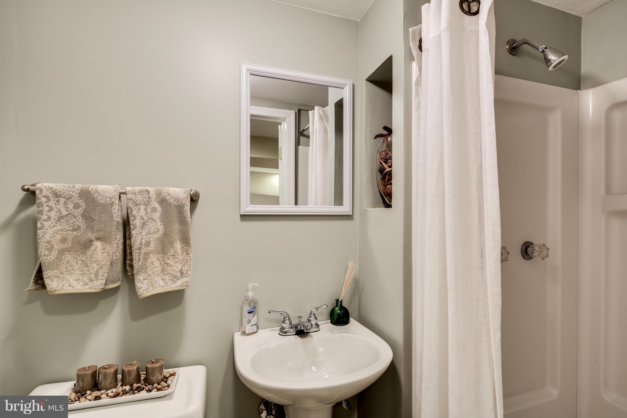 431 Greenlow Road Catonsville, MD 21228 - Photo 25 of 26 Bath