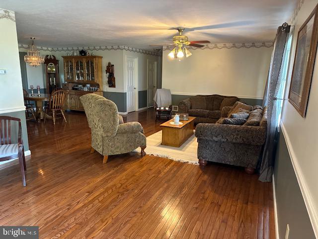 261 Friends Road Nottingham, PA 19362 - Photo 19 of 59 Living room