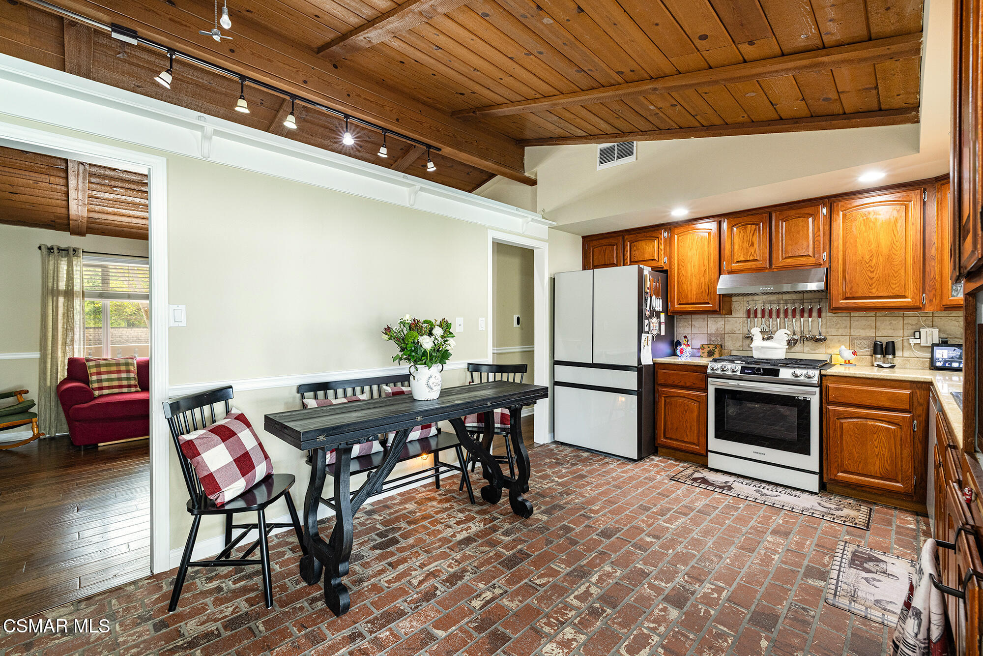 2829 Royal Avenue Simi Valley, CA 93065 - Photo 12 of 30 Royal13