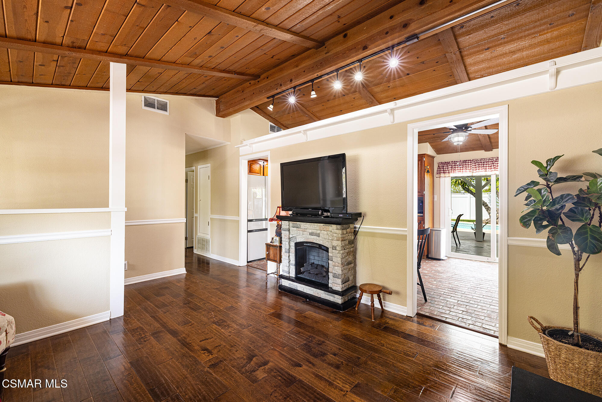 2829 Royal Avenue Simi Valley, CA 93065 - Photo 8 of 30 Royal9