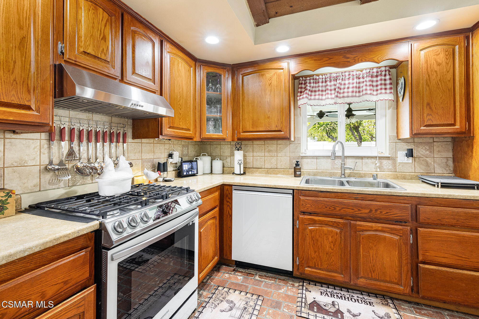 2829 Royal Avenue Simi Valley, CA 93065 - Photo 10 of 30 Royal11